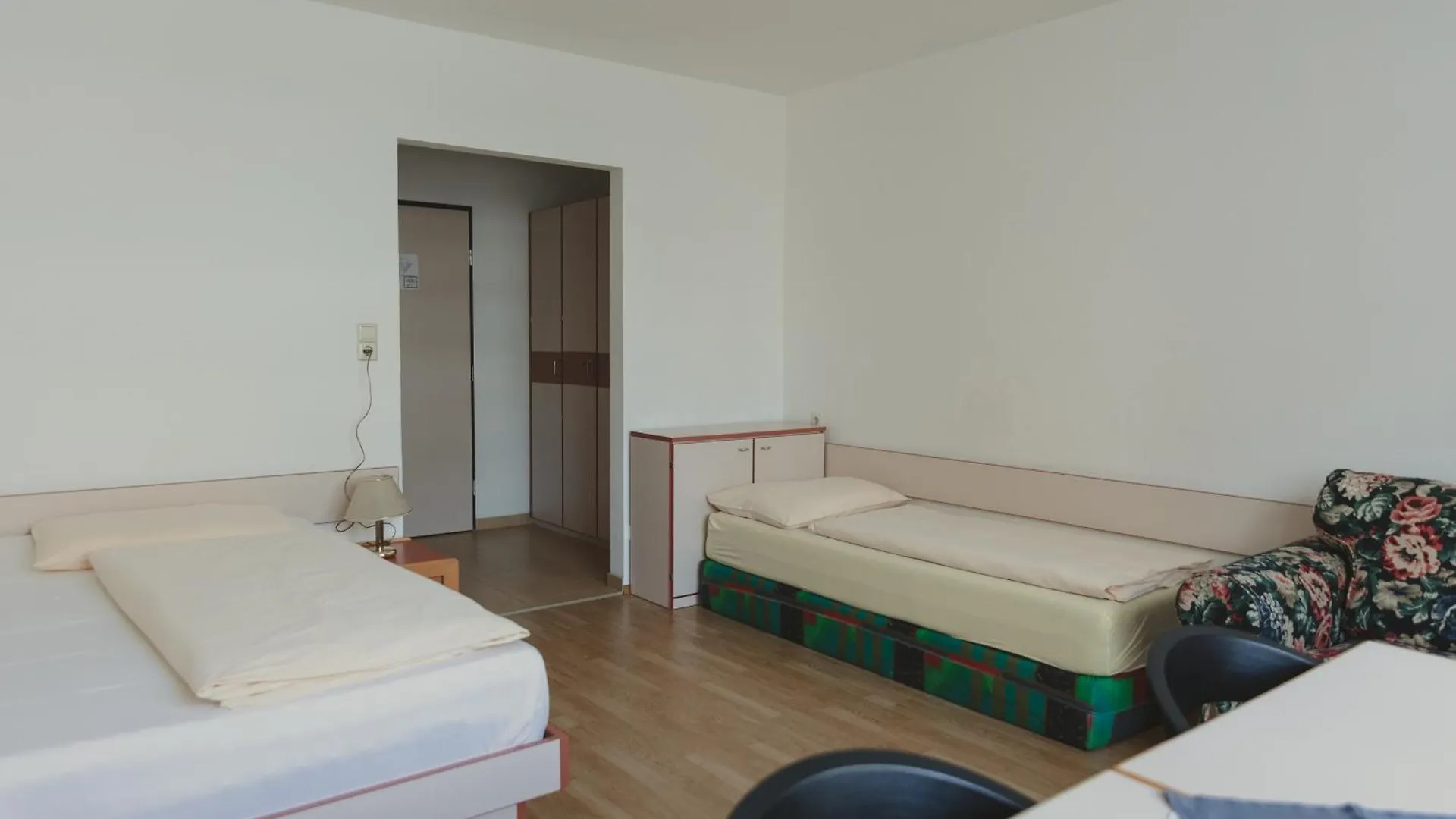 Отель Sommerhotel Karwendel Инсбрук